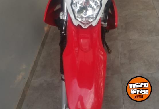 Motos - Honda TORNADO XR 250 2024 Nafta 900Km - En Venta