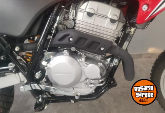 Motos - Honda TORNADO XR 250 2024 Nafta 900Km - En Venta