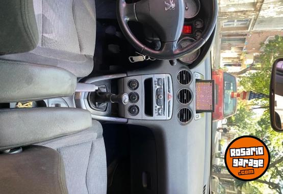 Autos - Peugeot 308 allure con navegador 2012 Nafta 215000Km - En Venta