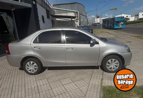 Autos - Toyota ETIOS X 1.5 4P 2017 Nafta 100000Km - En Venta