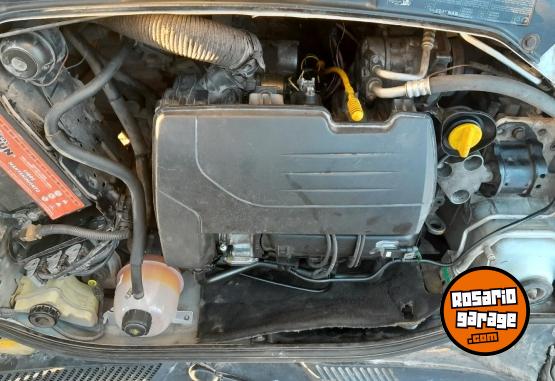 Autos - Renault Clio tricuerpo 1.2 16v 2009 Nafta 195000Km - En Venta