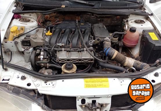 Autos - Renault Megane 5 puertas 2000 Nafta 180000Km - En Venta