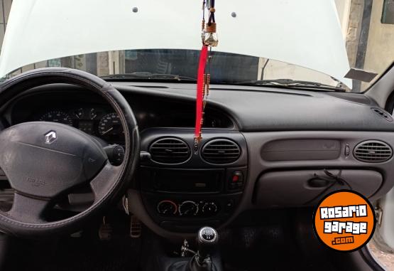 Autos - Renault Megane 5 puertas 2000 Nafta 180000Km - En Venta