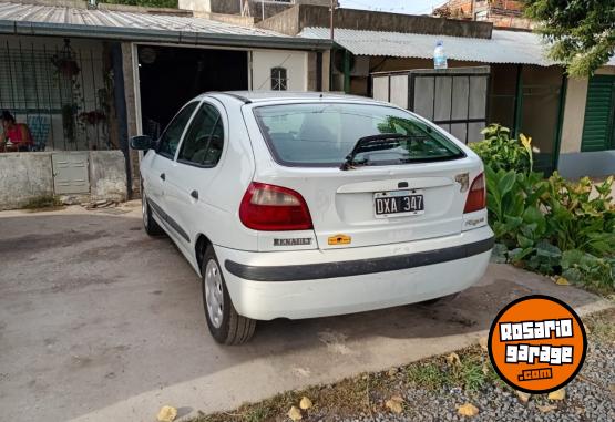 Autos - Renault Megane 5 puertas 2000 Nafta 180000Km - En Venta