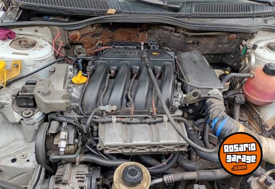 Autos - Renault Megane 5 puertas 2000 Nafta 180000Km - En Venta