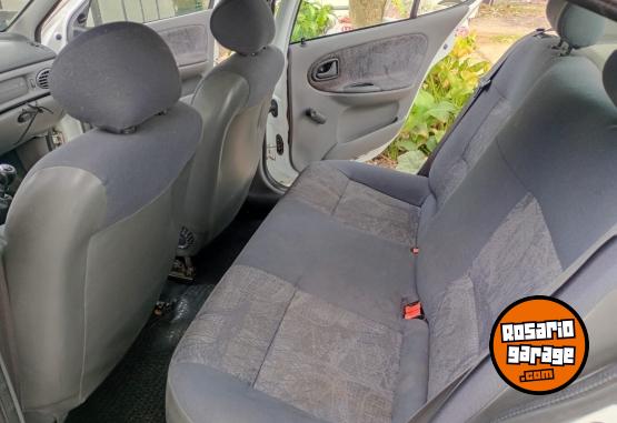 Autos - Renault Megane 5 puertas 2000 Nafta 180000Km - En Venta