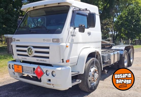 Camiones y Gr�as - Volkswagen 17220 6x2 modelo 2012 - En Venta