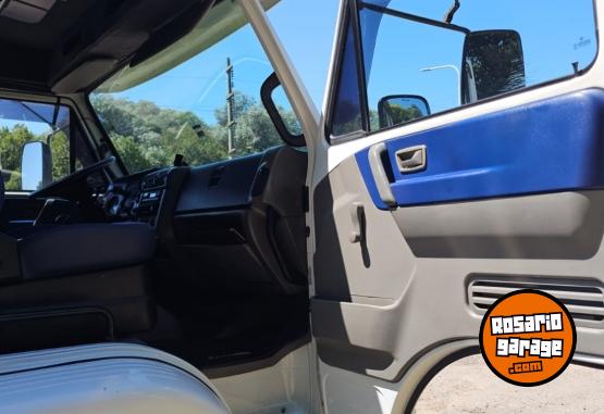 Camiones y Gr�as - Volkswagen 17220 6x2 modelo 2012 - En Venta