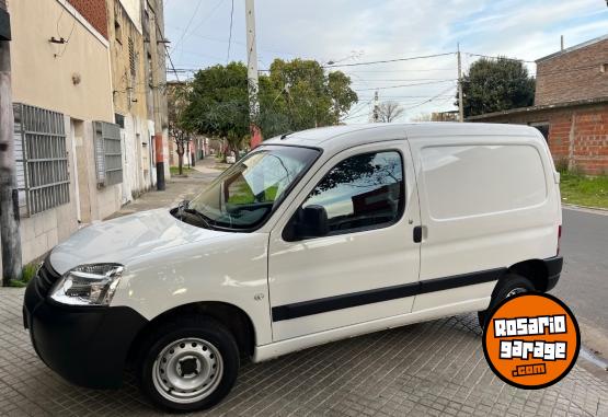 Utilitarios - Peugeot Partner 2023 Diesel 40000Km - En Venta