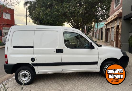 Utilitarios - Peugeot Partner 2023 Diesel 40000Km - En Venta