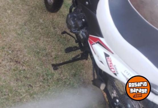 Motos - Motomel 2020 2019 Nafta 315879Km - En Venta