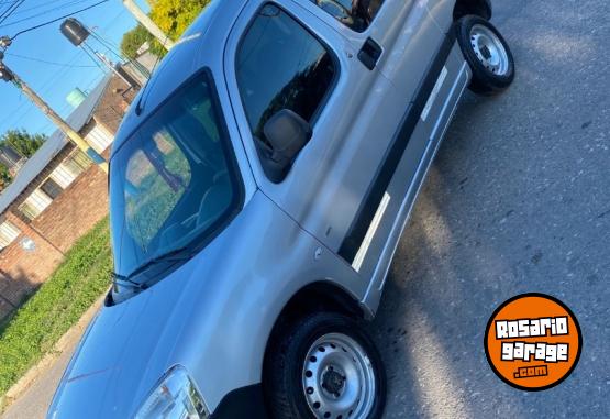 Utilitarios - Peugeot Parner 2017 Diesel 179000Km - En Venta