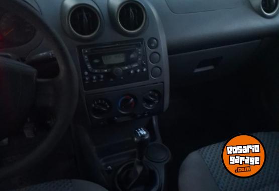 Autos - Ford Fiesta Ambiente 2007 Nafta 300000Km - En Venta