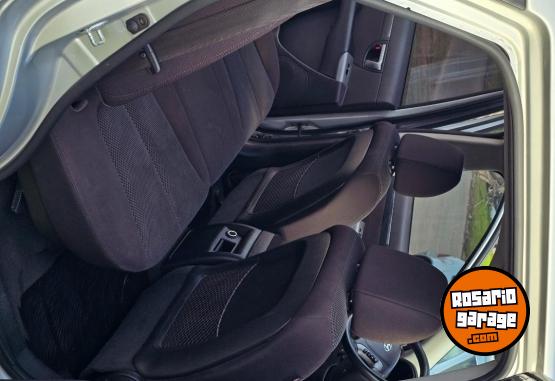 Camionetas - Hyundai Santa Fe 2011 Diesel 217000Km - En Venta