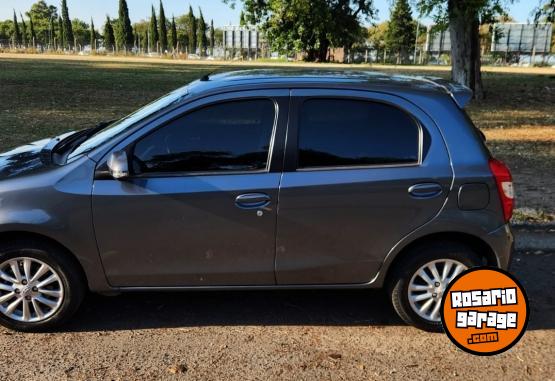 Autos - Toyota Etios 2015 Nafta 100000Km - En Venta