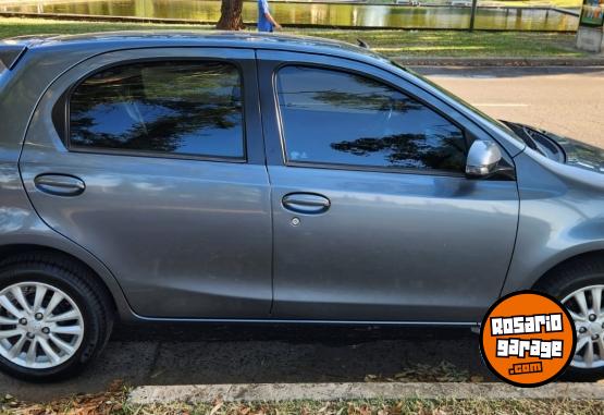 Autos - Toyota Etios 2015 Nafta 100000Km - En Venta