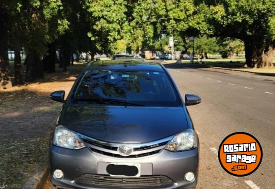 Autos - Toyota Etios 2015 Nafta 100000Km - En Venta