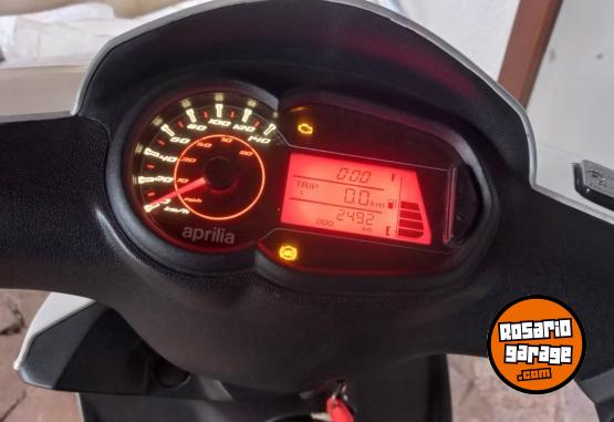 Motos - Aprilia SR 160 2023 Nafta 2500Km - En Venta