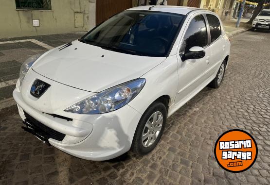 Autos - Peugeot 207 2014 Nafta 140000Km - En Venta