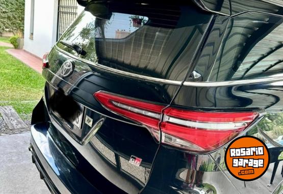 Camionetas - Toyota SW4 GR-S 2023 Diesel 34000Km - En Venta