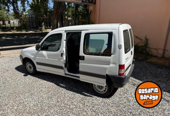 Utilitarios - Peugeot PARTNER 5 ASIENTOS 1.6L D 2017 Diesel 250000Km - En Venta