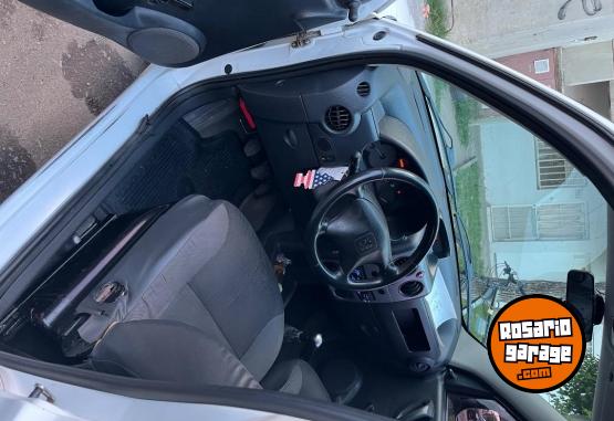 Utilitarios - Peugeot Partner 2012 Diesel 240000Km - En Venta