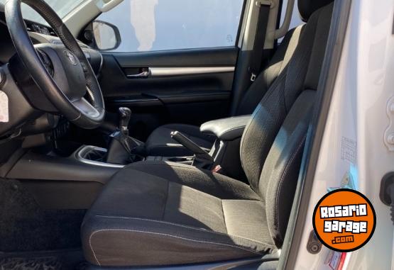 Camionetas - Toyota Toyota Hilux SRV 2.8 4x2 2017 Diesel 130000Km - En Venta