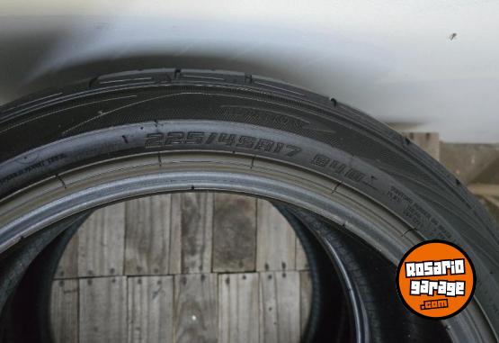 Accesorios para Autos - 2 Cubiertas Dunlop Direzza 225/45R17 SEMINUEVAS - En Venta