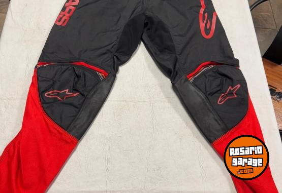 Accesorios para Motos - Pantalos rojo y negro alpinestars Talle 34 Modelo: fluido speed - En Venta