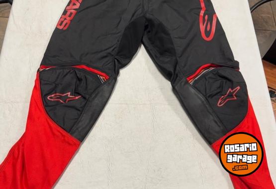 Accesorios para Motos - Pantalos rojo y negro alpinestars Talle 34 Modelo: fluido speed - En Venta