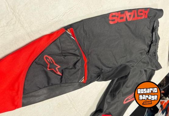 Accesorios para Motos - Pantalos rojo y negro alpinestars Talle 34 Modelo: fluido speed - En Venta
