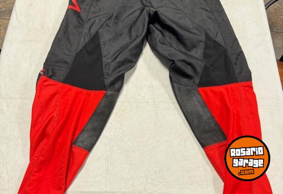 Accesorios para Motos - Pantalos rojo y negro alpinestars Talle 34 Modelo: fluido speed - En Venta