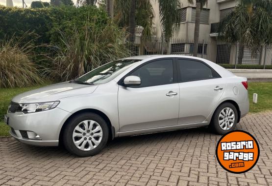 Autos - Kia Cerato 2011 Nafta 130000Km - En Venta