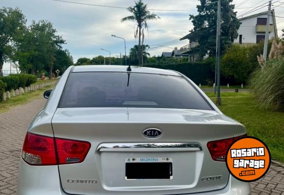 Autos - Kia Cerato 2011 Nafta 130000Km - En Venta