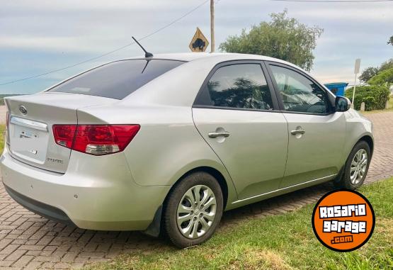 Autos - Kia Cerato 2011 Nafta 130000Km - En Venta