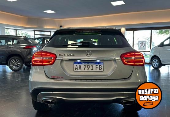 Autos - Mercedes Benz GLA 200 A/T 2016 Nafta 147000Km - En Venta