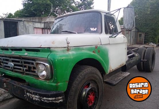 Camiones y Gr�as - Vendo Ford 600 - En Venta