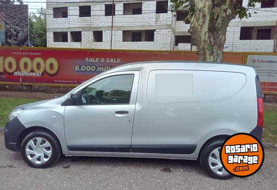 Utilitarios - Renault Kangoo Express Emotion 2023 Nafta 50300Km - En Venta