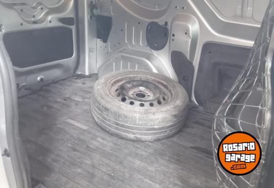 Utilitarios - Renault Kangoo Express Emotion 2023 Nafta 50300Km - En Venta