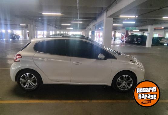 Autos - Peugeot 208 feline pack cuir 2015 Nafta 102000Km - En Venta
