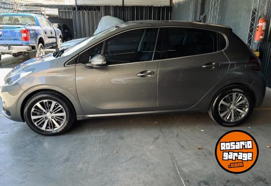Autos - Peugeot 208 Feline 2017 Nafta 115000Km - En Venta