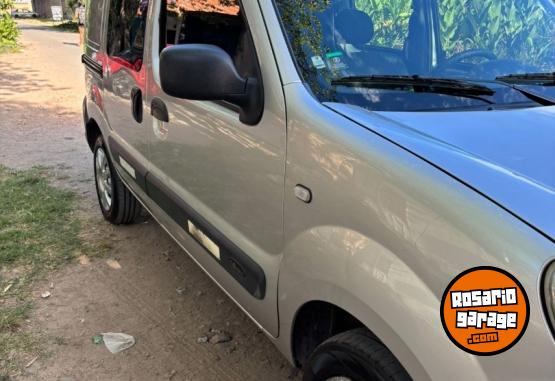 Utilitarios - Renault Kangoo 2015 GNC 199000Km - En Venta