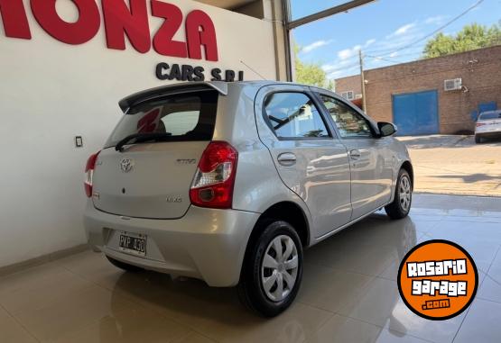 Autos - Toyota Etios XS 2015 Nafta 153000Km - En Venta