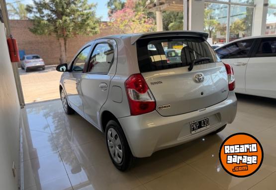 Autos - Toyota Etios XS 2015 Nafta 153000Km - En Venta