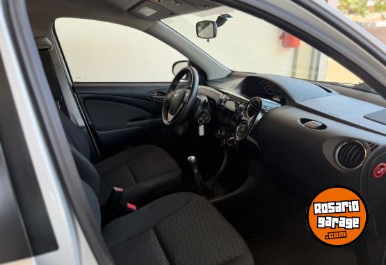 Autos - Toyota Etios XS 2015 Nafta 153000Km - En Venta