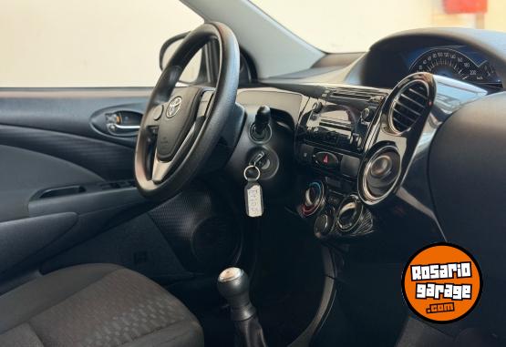 Autos - Toyota Etios XS 2015 Nafta 153000Km - En Venta