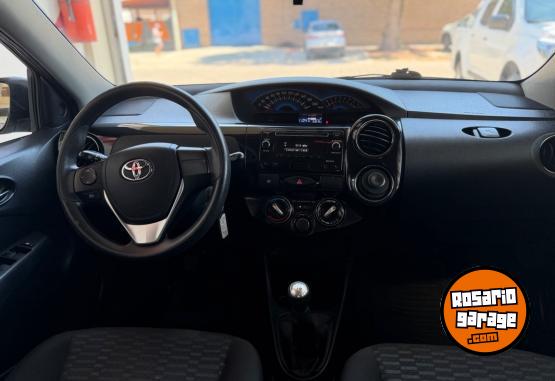 Autos - Toyota Etios XS 2015 Nafta 153000Km - En Venta