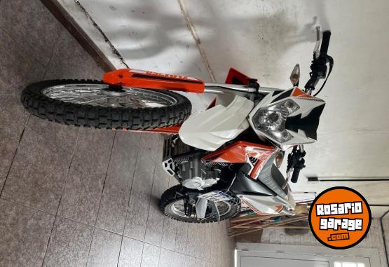 Motos - Motomel Xmm 250 2022 Nafta 6100Km - En Venta