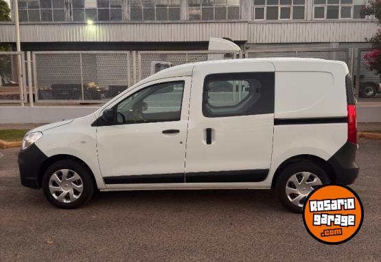 Utilitarios - Renault Kangoo 2025 GNC 37000Km - En Venta