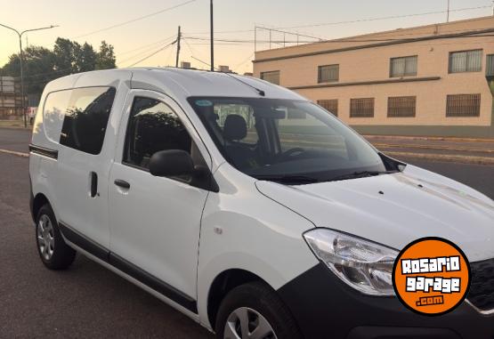 Utilitarios - Renault Kangoo 2025 GNC 37000Km - En Venta